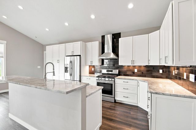 515 21st Place NE, Kasson, MN 55944