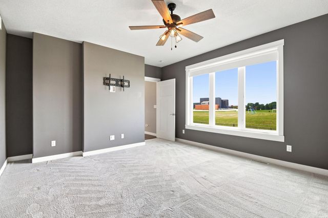 515 21st Place NE, Kasson, MN 55944