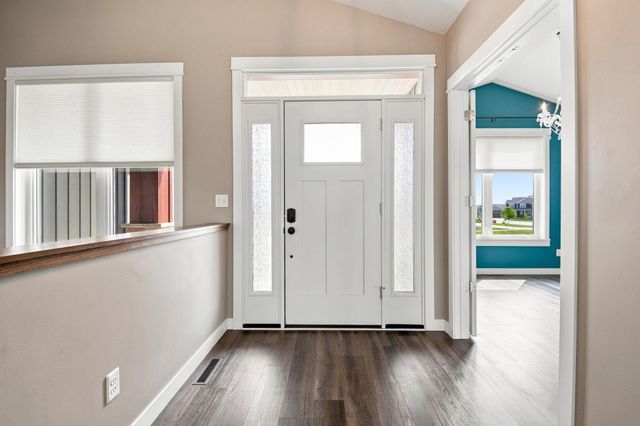 515 21st Place NE, Kasson, MN 55944