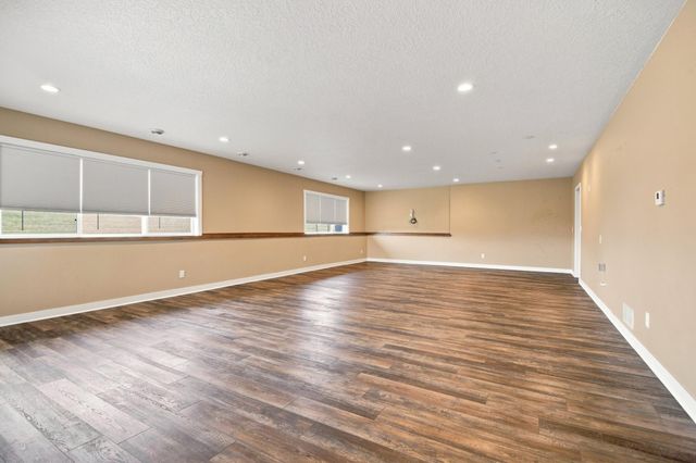 515 21st Place NE, Kasson, MN 55944