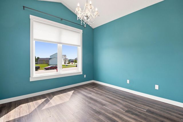515 21st Place NE, Kasson, MN 55944