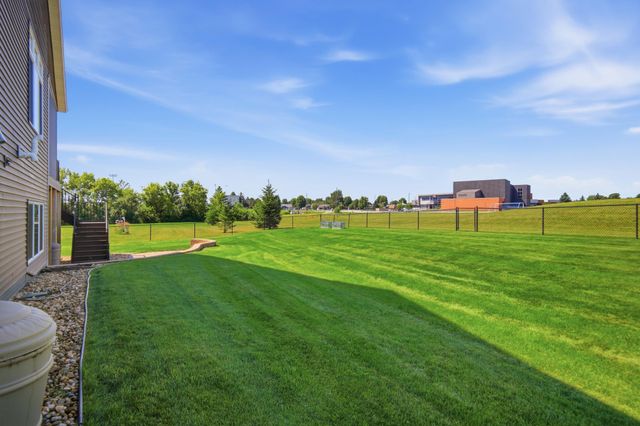 515 21st Place NE, Kasson, MN 55944