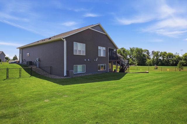 515 21st Place NE, Kasson, MN 55944
