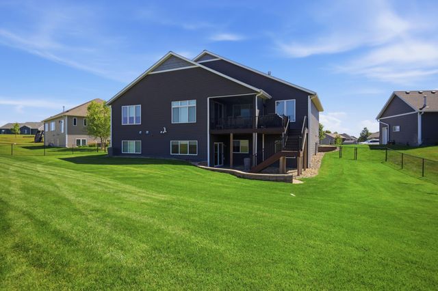 515 21st Place NE, Kasson, MN 55944