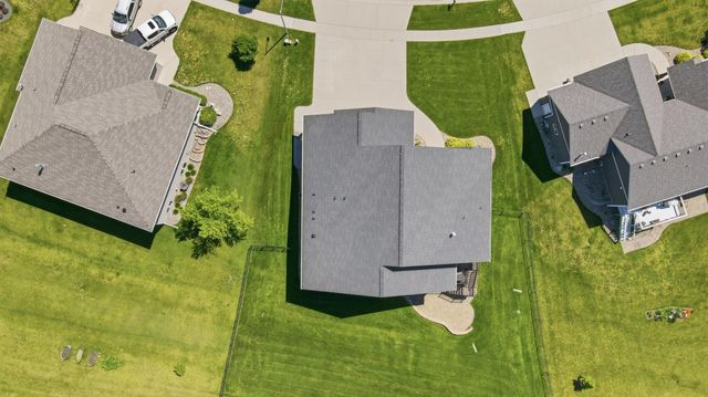 515 21st Place NE, Kasson, MN 55944