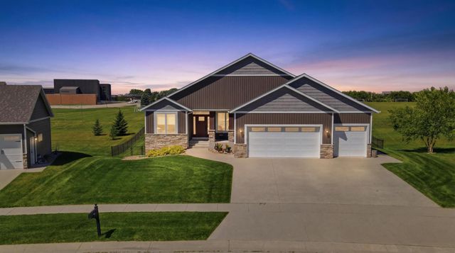 515 21st Place NE, Kasson, MN 55944