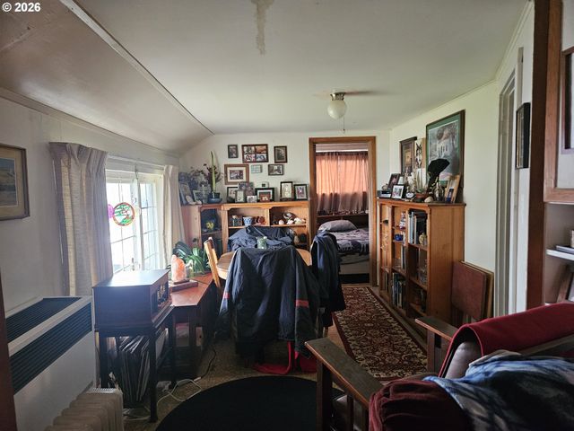 1421 Nw 17TH St, Lincoln City, OR 97367