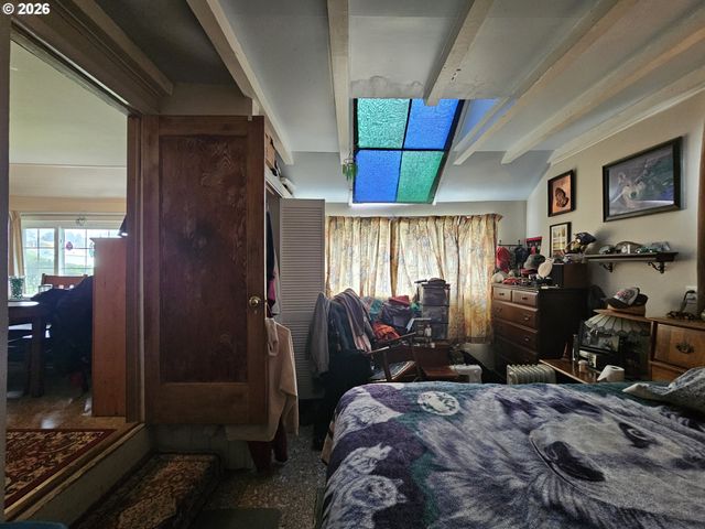 1421 Nw 17TH St, Lincoln City, OR 97367