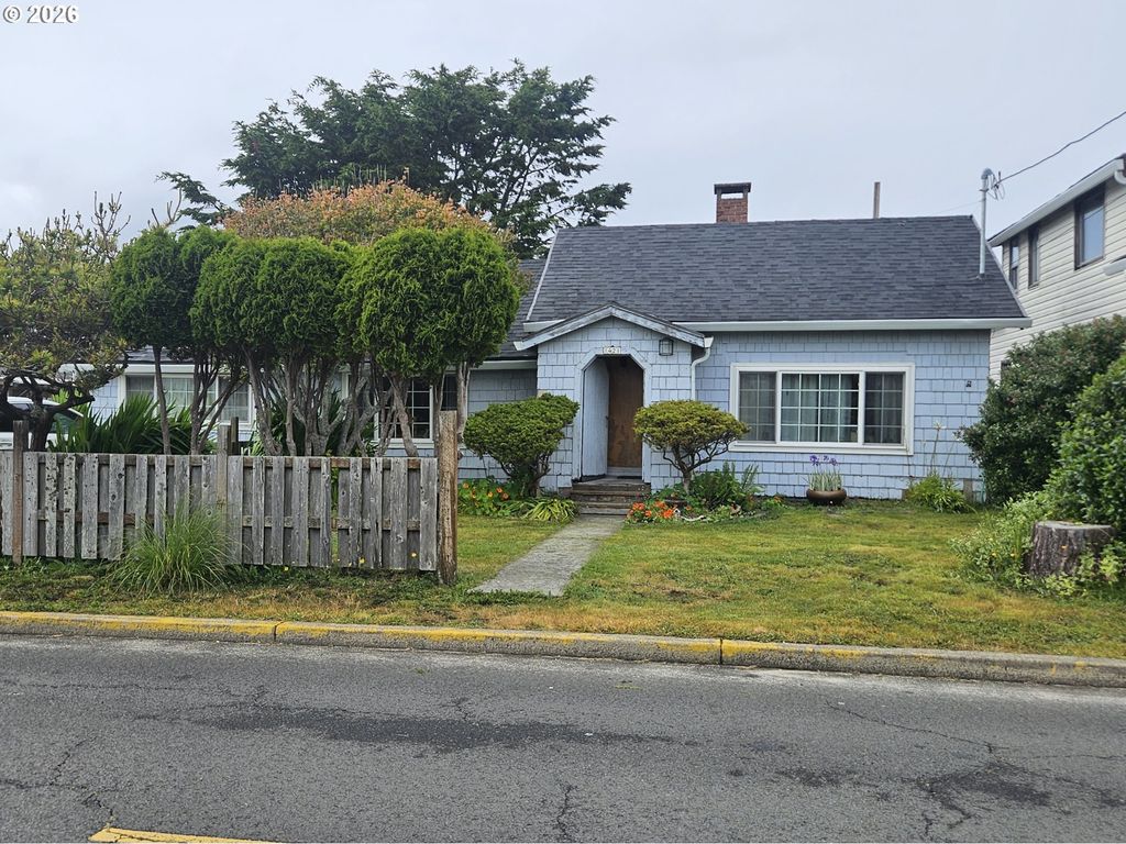 1421 Nw 17TH St, Lincoln City, OR 97367