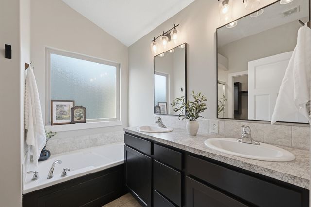 4119 N Parkdale Cir, Maize, KS 67101