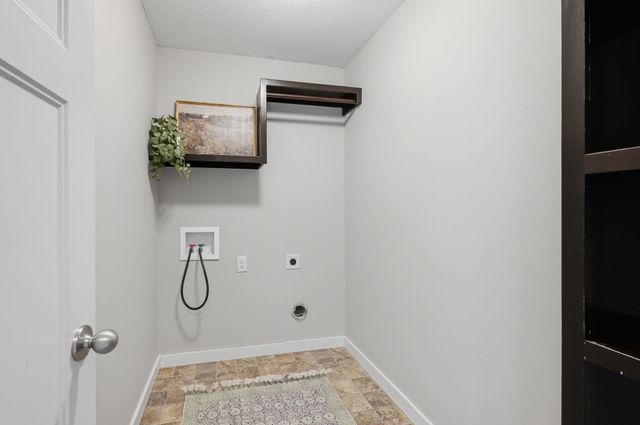 4119 N Parkdale Cir, Maize, KS 67101