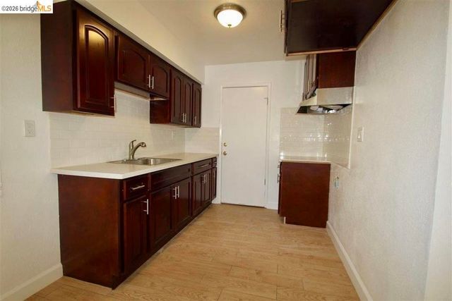 2120 E 22Nd St, Oakland, CA 94606