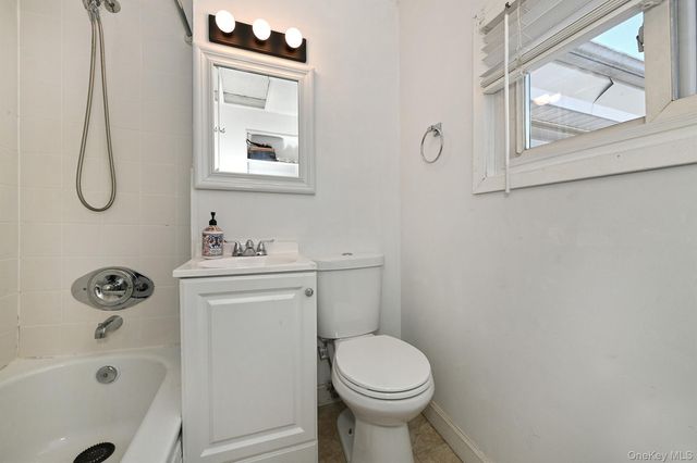 2086 Washington Avenue, Seaford, NY 11783