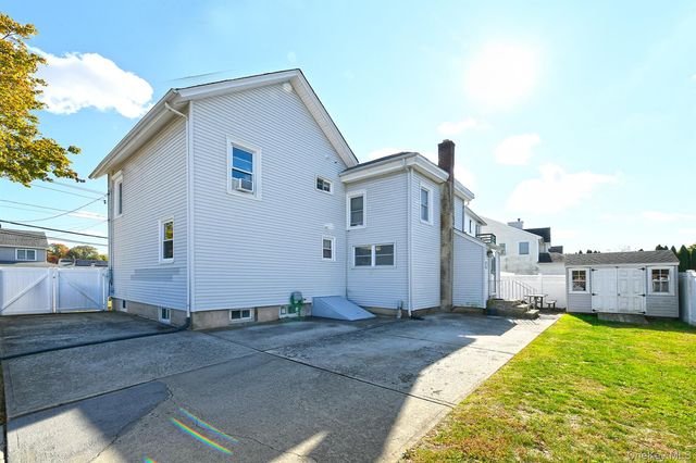 2086 Washington Avenue, Seaford, NY 11783