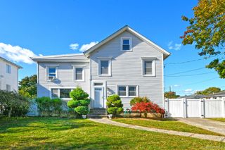 2086 Washington Avenue, Seaford, NY 11783