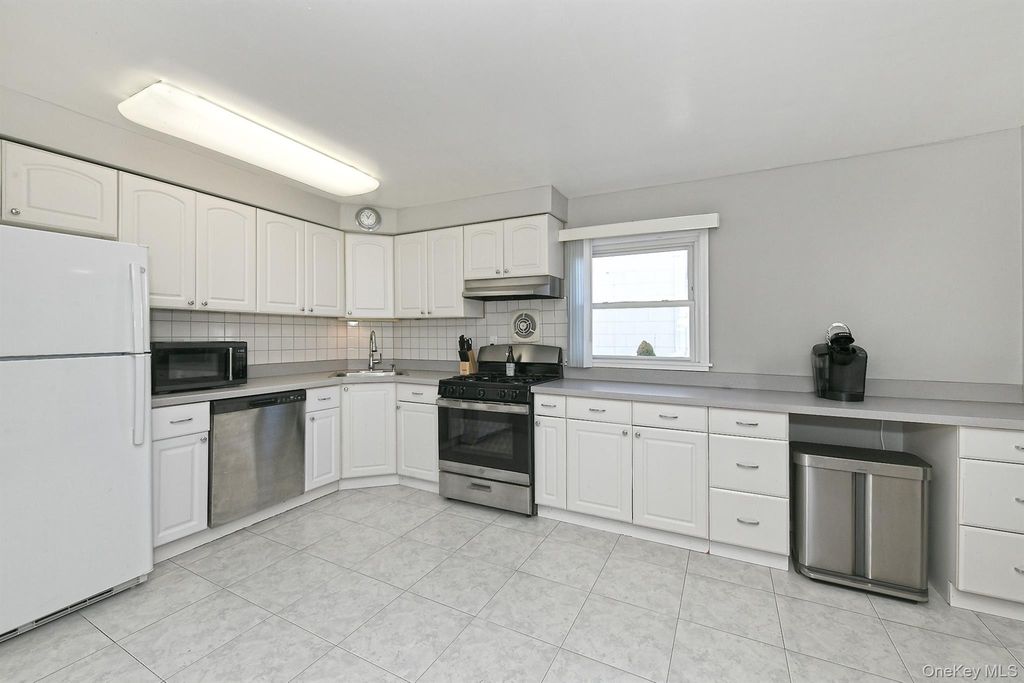 2086 Washington Avenue, Seaford, NY 11783 — photo 5