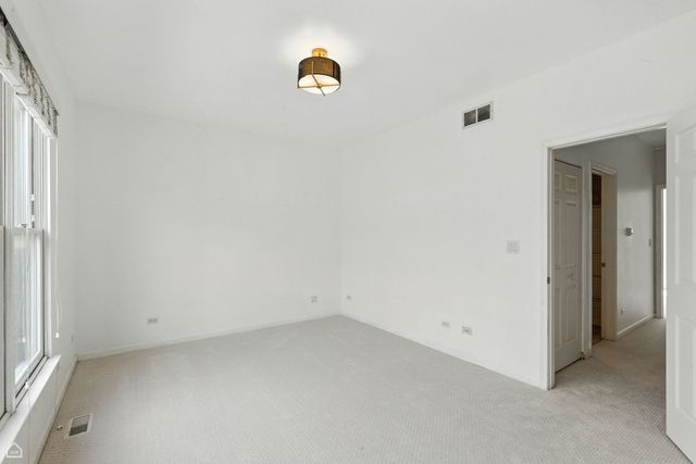 834 W Village Court, Chicago, IL 60608