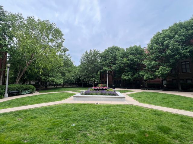 834 W Village Court, Chicago, IL 60608