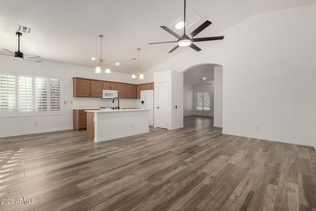 2432 E CIELO GRANDE Avenue, Phoenix, AZ 85024