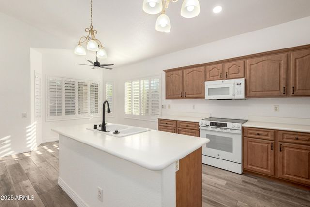 2432 E CIELO GRANDE Avenue, Phoenix, AZ 85024