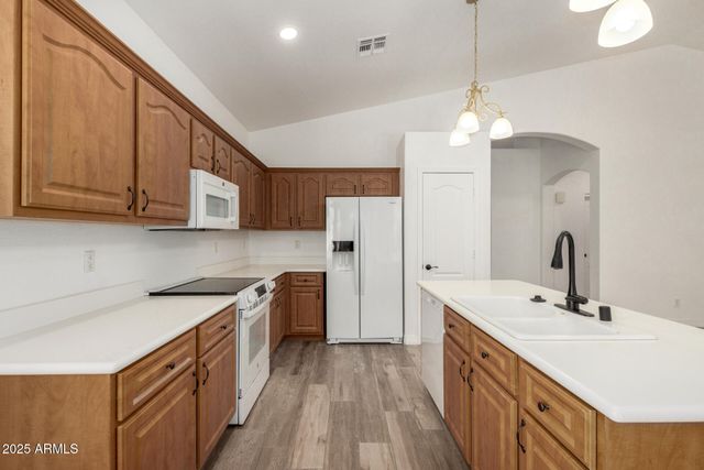 2432 E CIELO GRANDE Avenue, Phoenix, AZ 85024