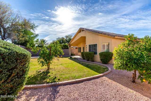 2432 E CIELO GRANDE Avenue, Phoenix, AZ 85024