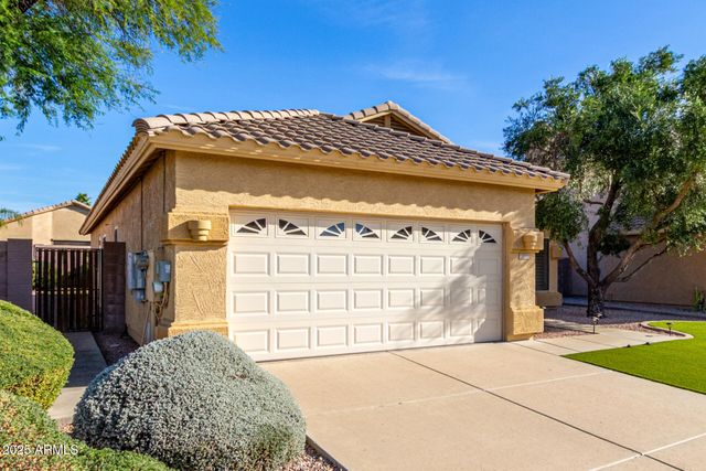 2432 E CIELO GRANDE Avenue, Phoenix, AZ 85024