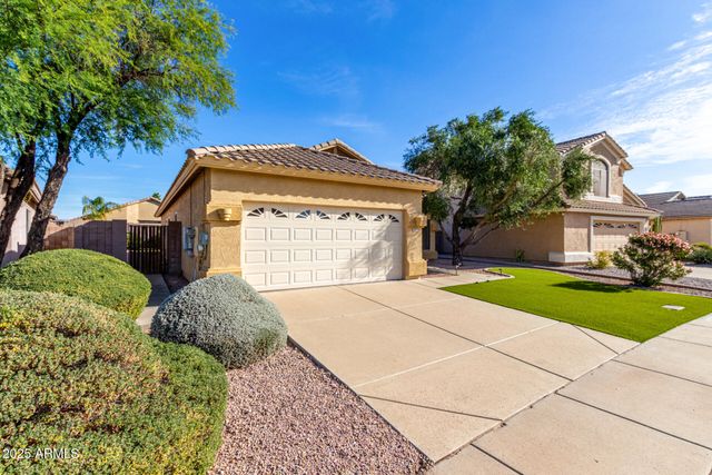 2432 E CIELO GRANDE Avenue, Phoenix, AZ 85024