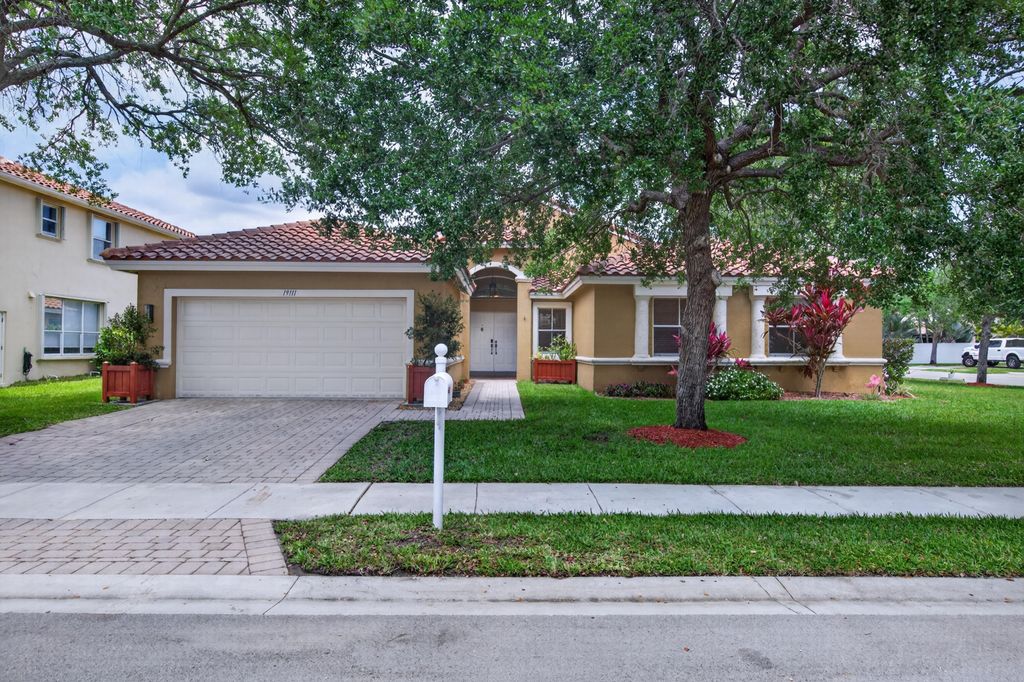19111 SW 8th Street, Pembroke Pines, FL 33029