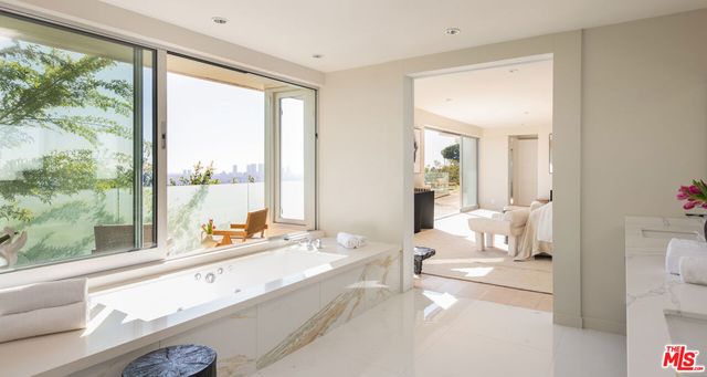 8515 Hedges Way, West Hollywood, CA 90069