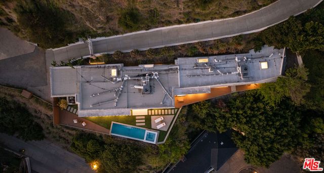 8515 Hedges Way, West Hollywood, CA 90069