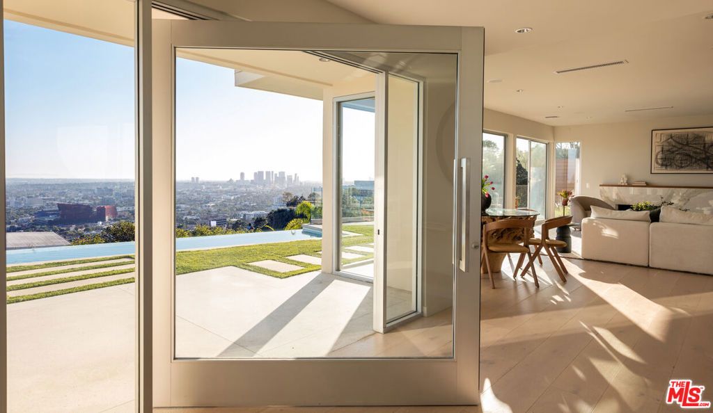 Image 3 of property listing at 8515 Hedges Way, West Hollywood, CA 90069