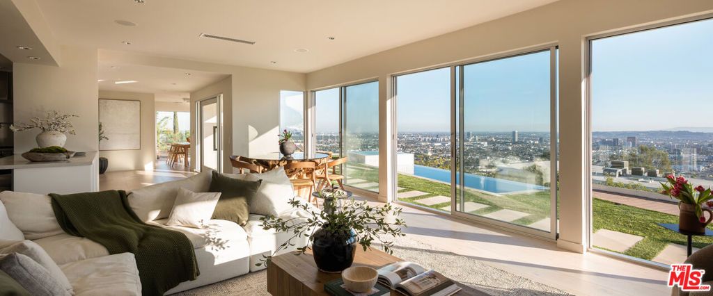 Image 4 of property listing at 8515 Hedges Way, West Hollywood, CA 90069
