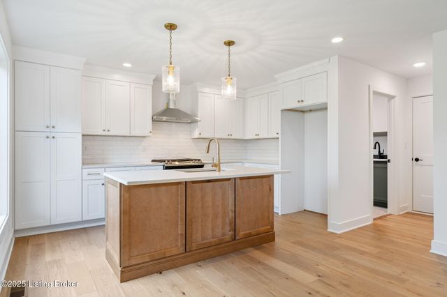 3322 Catalpa Farms Dr, Fisherville, KY 40023