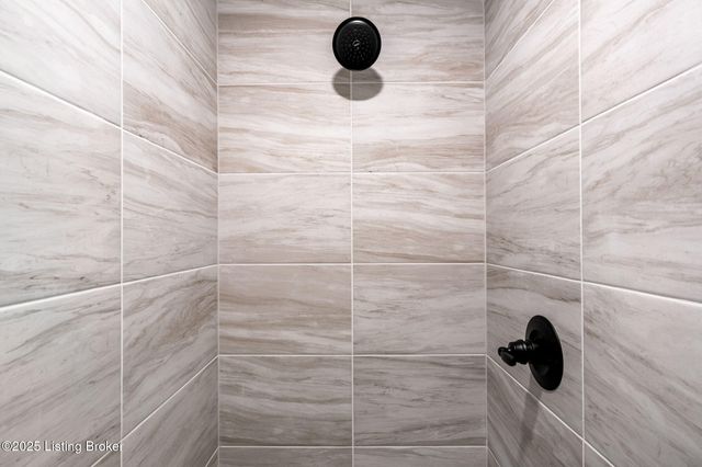 3322 Catalpa Farms Dr, Fisherville, KY 40023