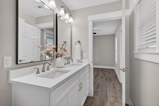 117 Pryor Dr Drive, Mary Esther, FL 32569