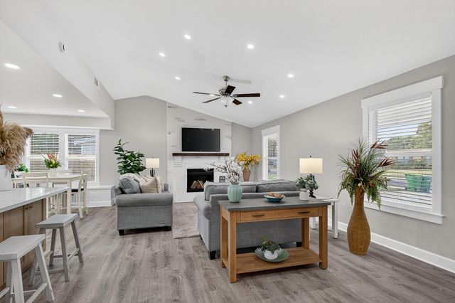 117 Pryor Dr Drive, Mary Esther, FL 32569