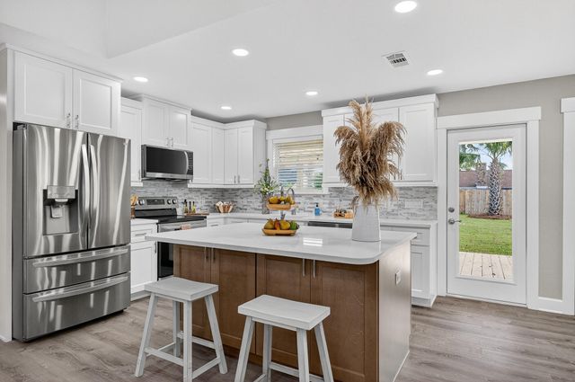 117 Pryor Dr Drive, Mary Esther, FL 32569