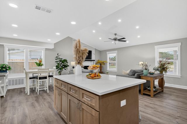 117 Pryor Dr Drive, Mary Esther, FL 32569