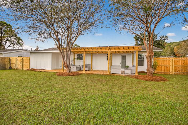 117 Pryor Dr Drive, Mary Esther, FL 32569