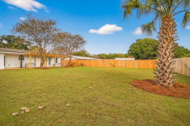 117 Pryor Dr Drive, Mary Esther, FL 32569