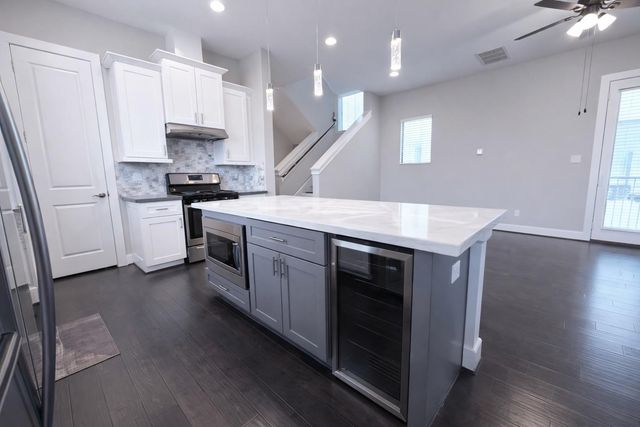 10806 Warwana Road C, Houston, TX 77043