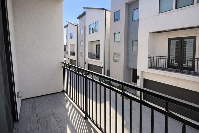 10806 Warwana Road C, Houston, TX 77043