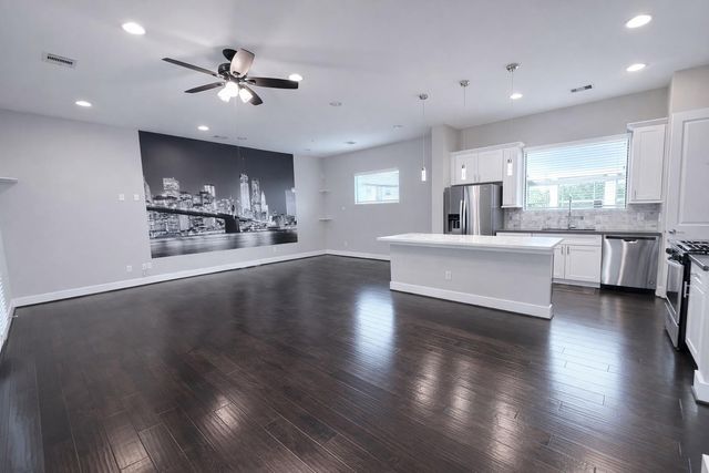 10806 Warwana Road C, Houston, TX 77043