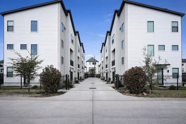 10806 Warwana Road C, Houston, TX 77043