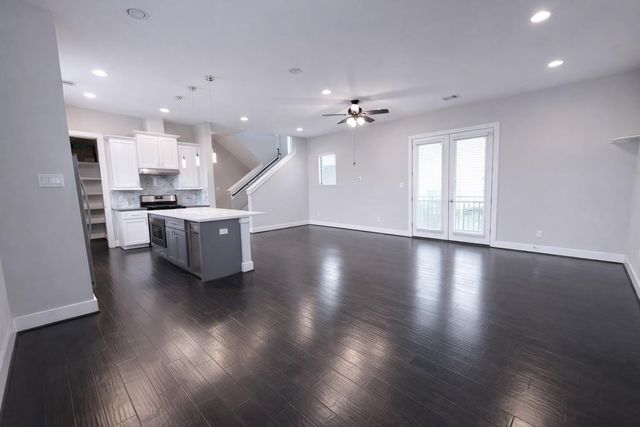 10806 Warwana Road C, Houston, TX 77043