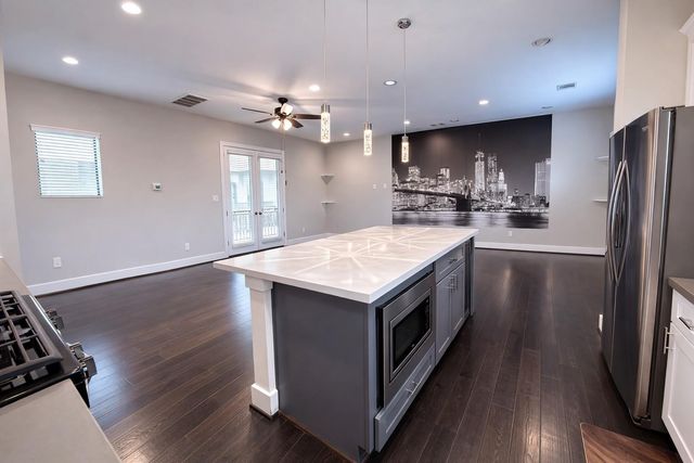 10806 Warwana Road C, Houston, TX 77043