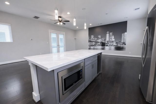 10806 Warwana Road C, Houston, TX 77043