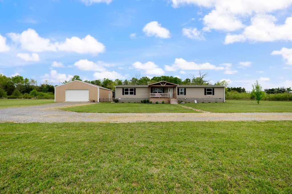 7112 Cobb Rd, Christiana, TN 37037