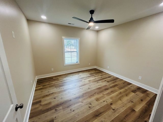 50 Aedc Lakeview Rd, Estill Springs, TN 37330